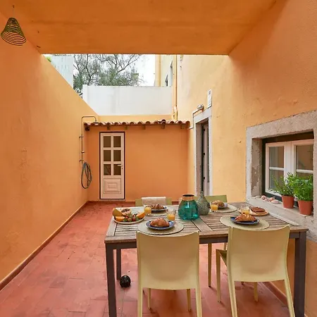 Styling In Historic Center Лиссабон